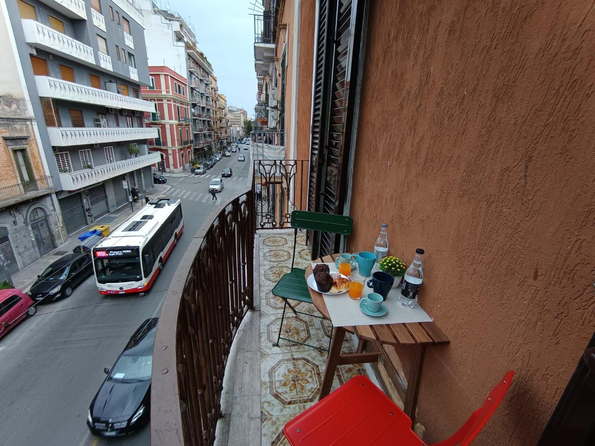Dimora Crispi 70 Apartment Bari Exterior photo